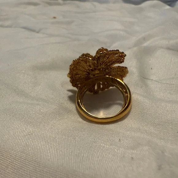 New Stella and Dot Elegant Gold Floral Ring - Picture 2 of 4